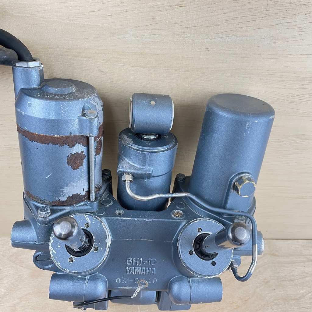 1990 Yamaha 70HP 2 Stroke Outboard Power Trim & Tilt Unit 6H1-43800-19-EK