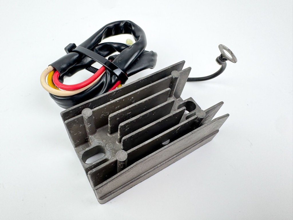 2006 Suzuki 25 HP 4 Stroke Outboard Rectifier & Regulator 32800-89J11 OEM