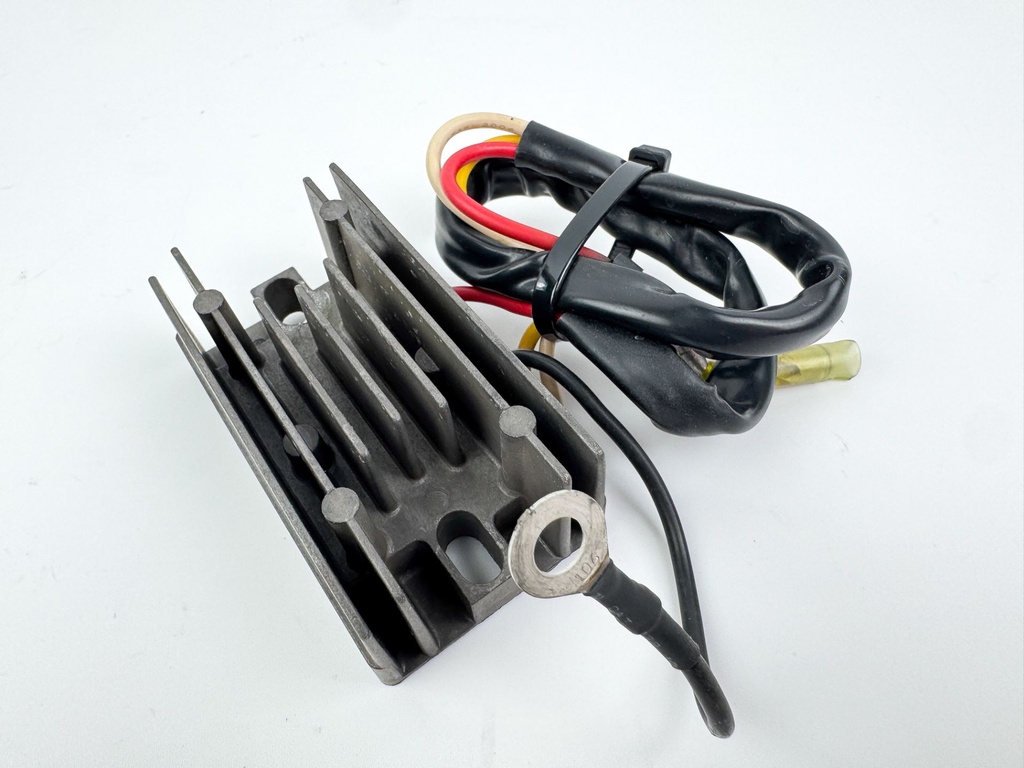 2006 Suzuki 25 HP 4 Stroke Outboard Rectifier & Regulator 32800-89J11 OEM