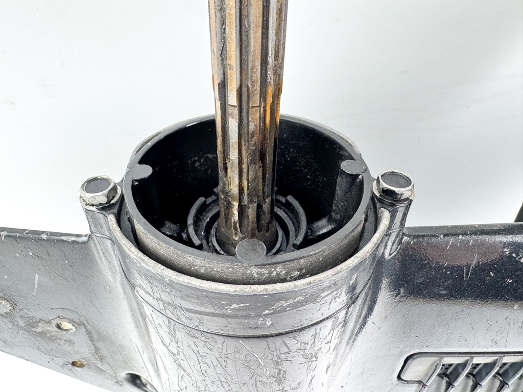 2006 Suzuki 25 HP 4 Stroke Outboard 20" Long Lower Unit Gear Case 55100-91L00-0EP