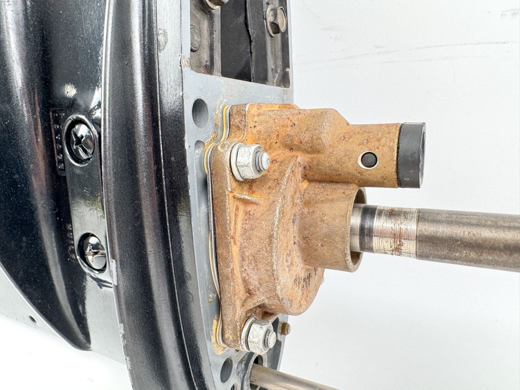 2006 Suzuki 25 HP 4 Stroke Outboard 20" Long Lower Unit Gear Case 55100-91L00-0EP