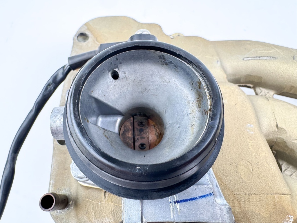 2006 Mercury 25 HP 4 Stroke Outboard Intake Manifold 898103T01 OEM