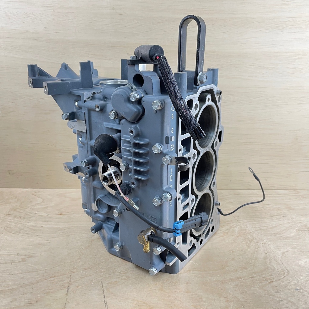 2004 Yamaha 40HP 4 Stroke Crankcase Assembly 67C-15100-01-00