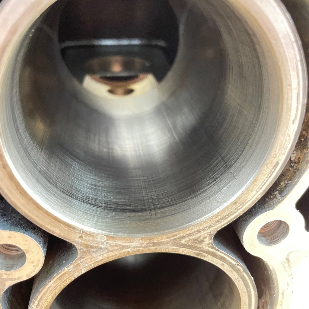 2004 Yamaha 40HP 4 Stroke Crankcase Assembly 67C-15100-01-00