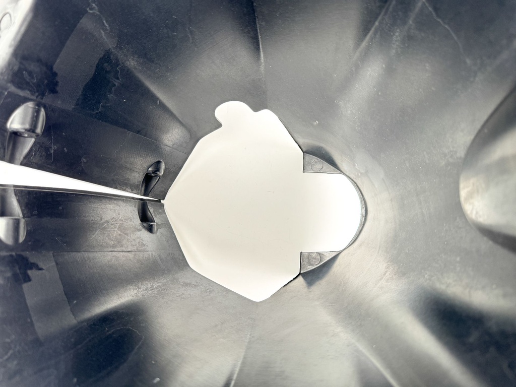 2006 Mercury 25 HP 4 Stroke Outboard Lower Apron Cover 896116T OEM