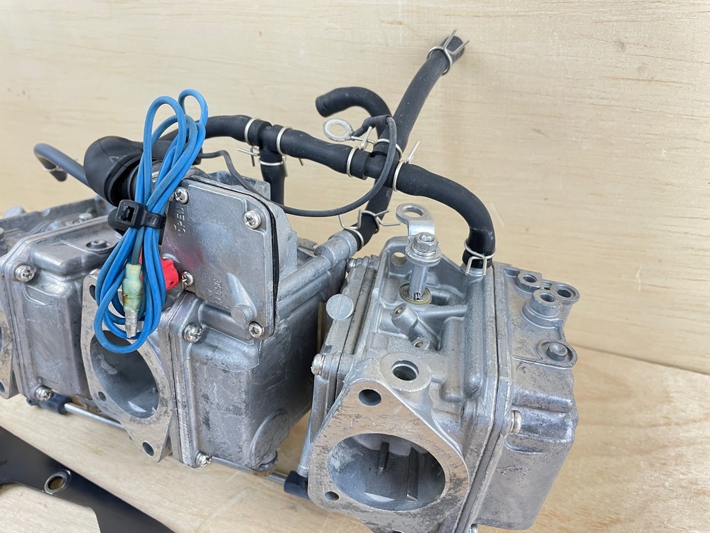 1998 Yamaha 40HP 2 Stroke Outboard Top Bottom Middle Carburetor Set 63D-14303-00-00