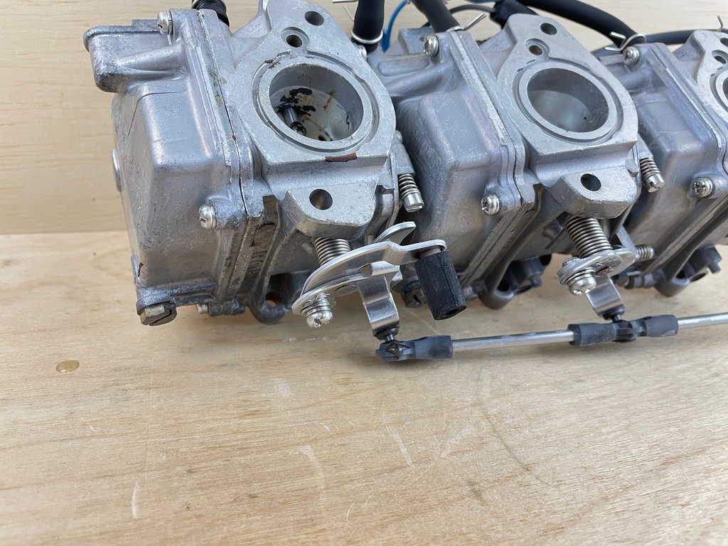 1998 Yamaha 40HP 2 Stroke Outboard Top Bottom Middle Carburetor Set 63D-14303-00-00