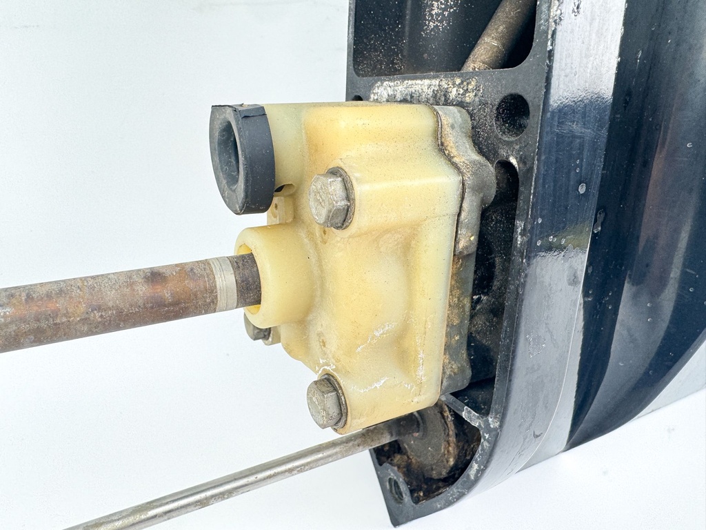 2006+ Mercury 25HP 4 Stroke Outboard 20" Long Lower Unit Gear Case 825132T23