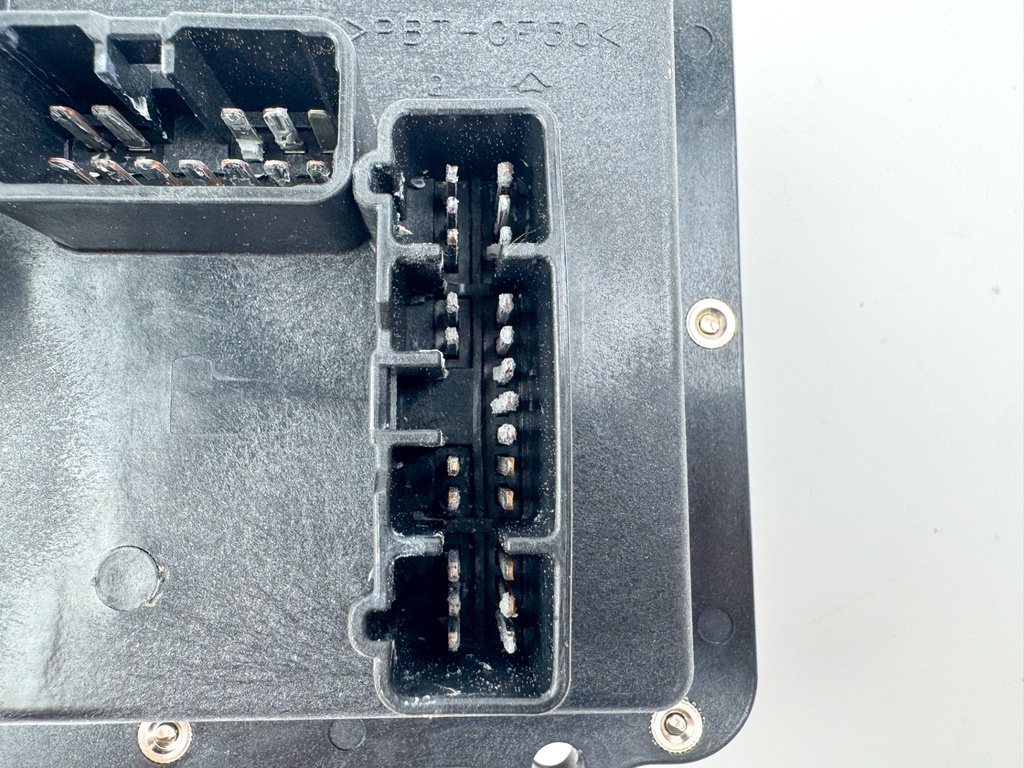 2006 Yamaha 250 HP 4 Stroke Outboard Fuse Box 6P2-82170-00-00 OEM