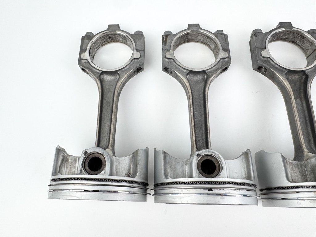 2006 Yamaha 250 HP 4 Stroke Outboard Piston & Connecting Rod Set 69J-11631-02-B0 OEM