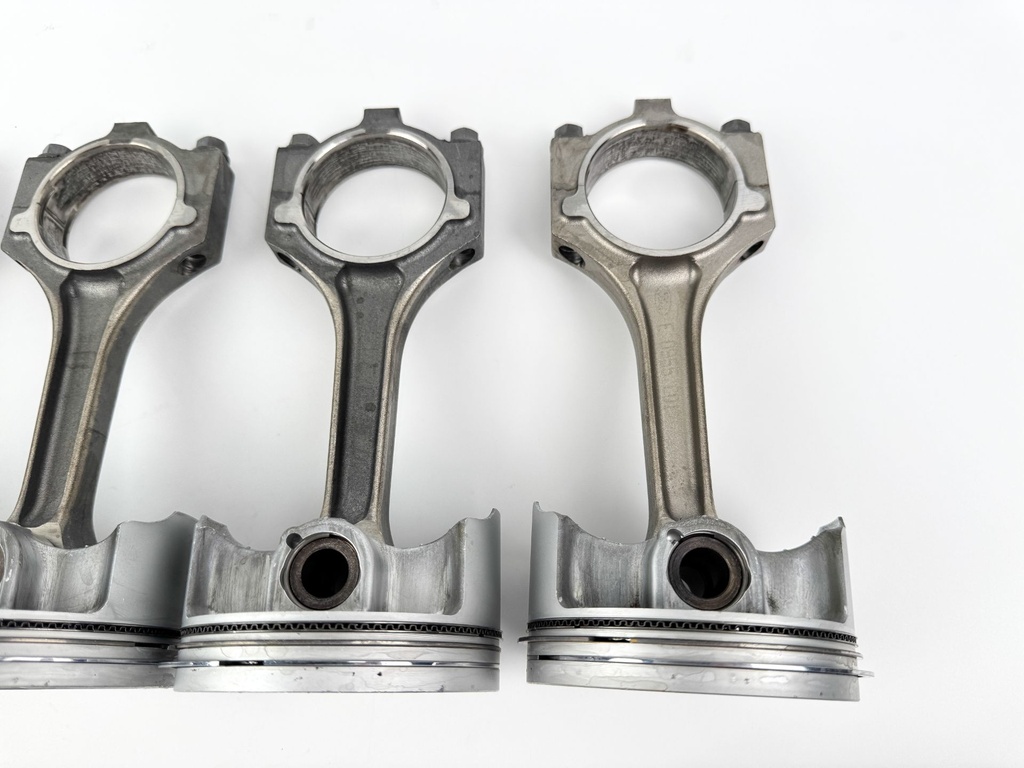 2006 Yamaha 250 HP 4 Stroke Outboard Piston & Connecting Rod Set 69J-11631-02-B0 OEM