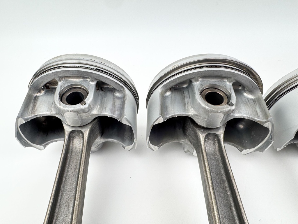 2006 Yamaha 250 HP 4 Stroke Outboard Piston & Connecting Rod Set 69J-11631-02-B0 OEM