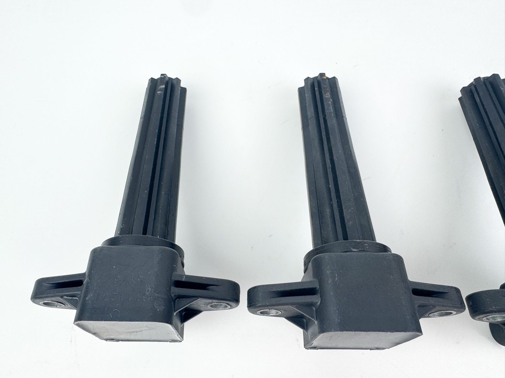 2006 Yamaha 250 HP 4 Stroke Outboard Ignition Coil Set 6P2-82310-00-00 OEM