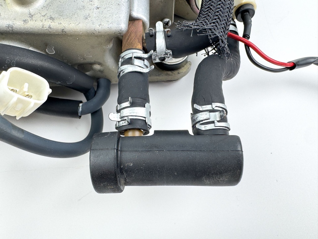 2006 Yamaha 250 HP 4 Stroke Outboard VST Float Chamber Assembly 6P2-14180-01-00 OEM