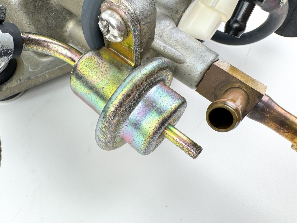 2006 Yamaha 250 HP 4 Stroke Outboard VST Float Chamber Assembly 6P2-14180-01-00 OEM