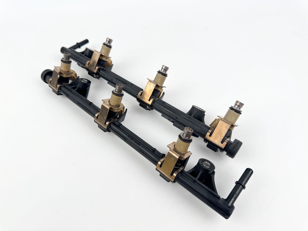 2006 Yamaha 250 HP 4 Stroke Outboard Fuel Injector Set W/ Rail 6P2-13160-11-00 OEM