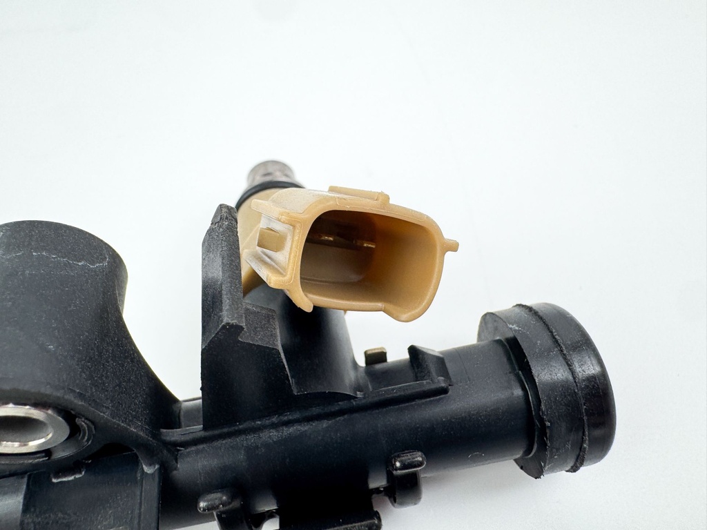 2006 Yamaha 250 HP 4 Stroke Outboard Fuel Injector Set W/ Rail 6P2-13160-11-00 OEM