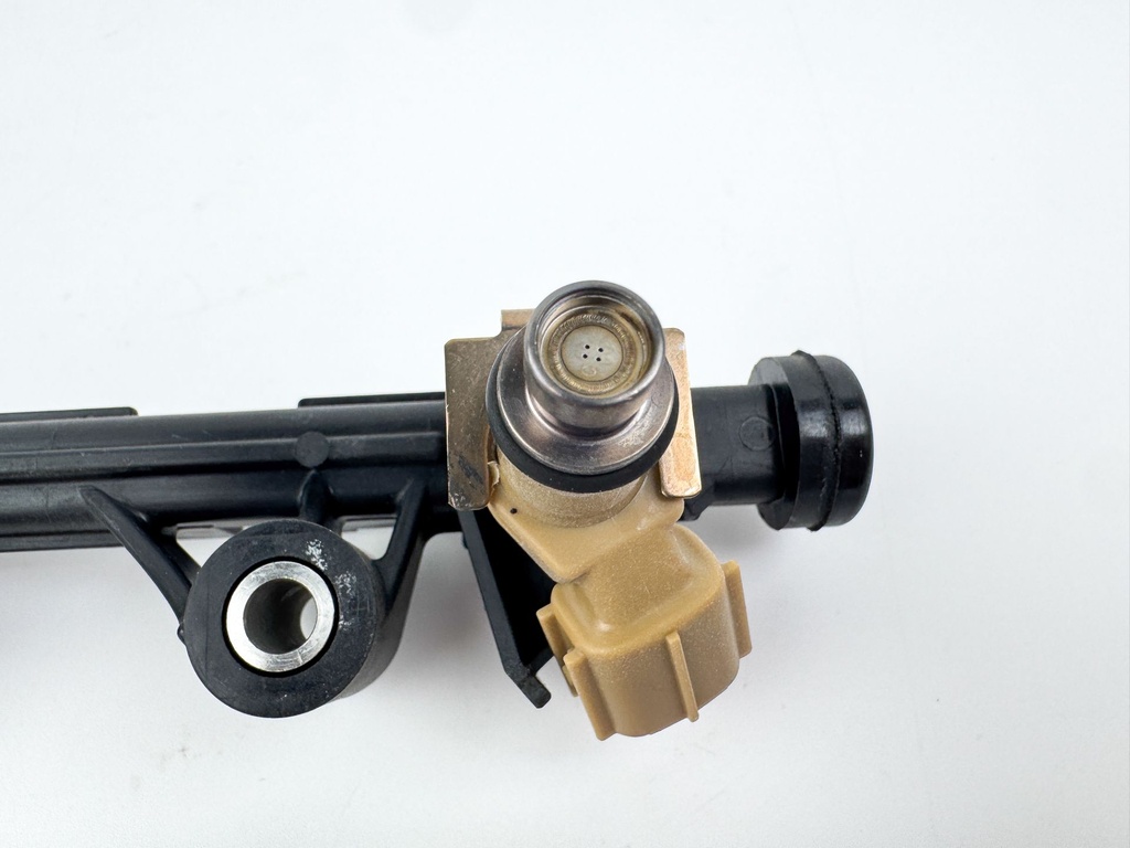 2006 Yamaha 250 HP 4 Stroke Outboard Fuel Injector Set W/ Rail 6P2-13160-11-00 OEM