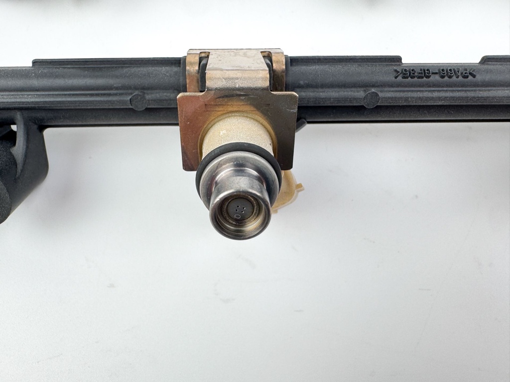 2006 Yamaha 250 HP 4 Stroke Outboard Fuel Injector Set W/ Rail 6P2-13160-11-00 OEM