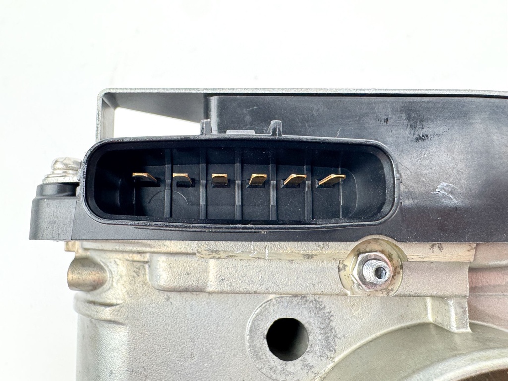 2006 Yamaha 250 HP 4 Stroke Outboard Throttle Body Assembly 6P2-13750-00-00 OEM