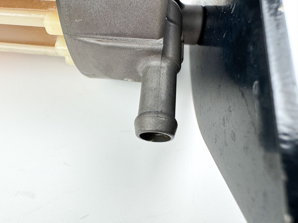 2006 Yamaha 250 HP 4 Stroke Outboard Fuel Filter Assembly 6P3-24560-00-00 OEM