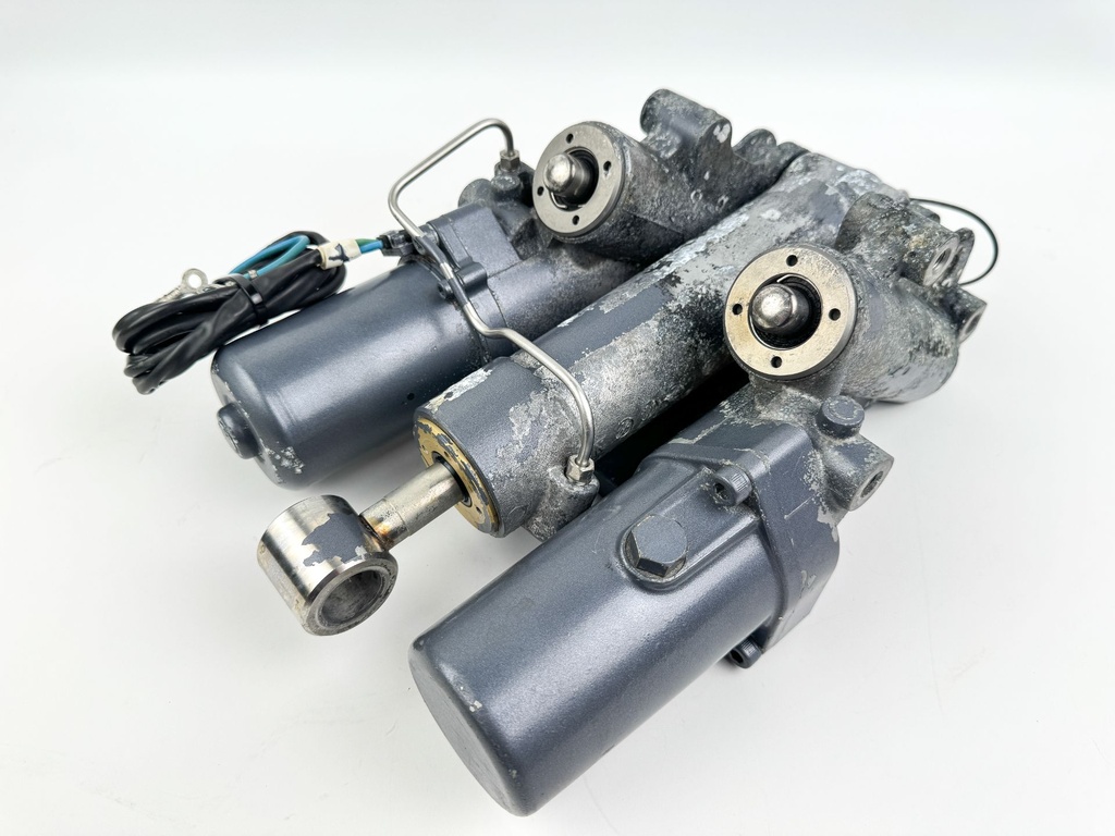 2006 Yamaha 250 HP 4 Stroke Outboard Power Trim Tilt Unit 69J-43800-01-4D OEM