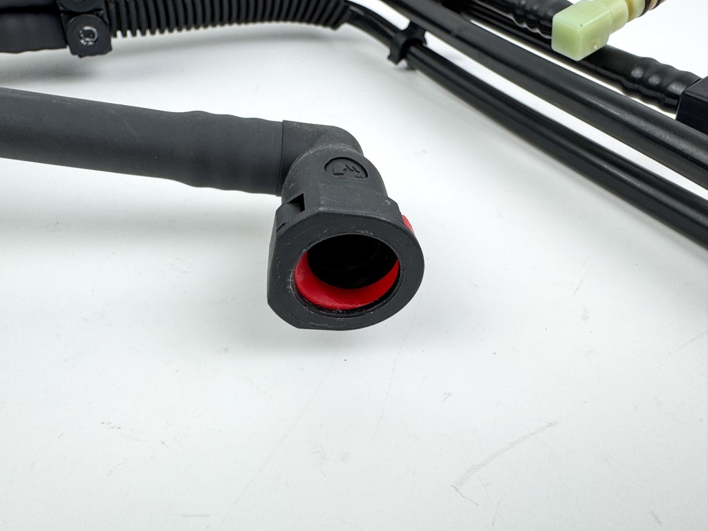 2005 Evinrude 115 HP 2 Stroke Outboard Injector Fuel Lines Manifold 5000204 OEM