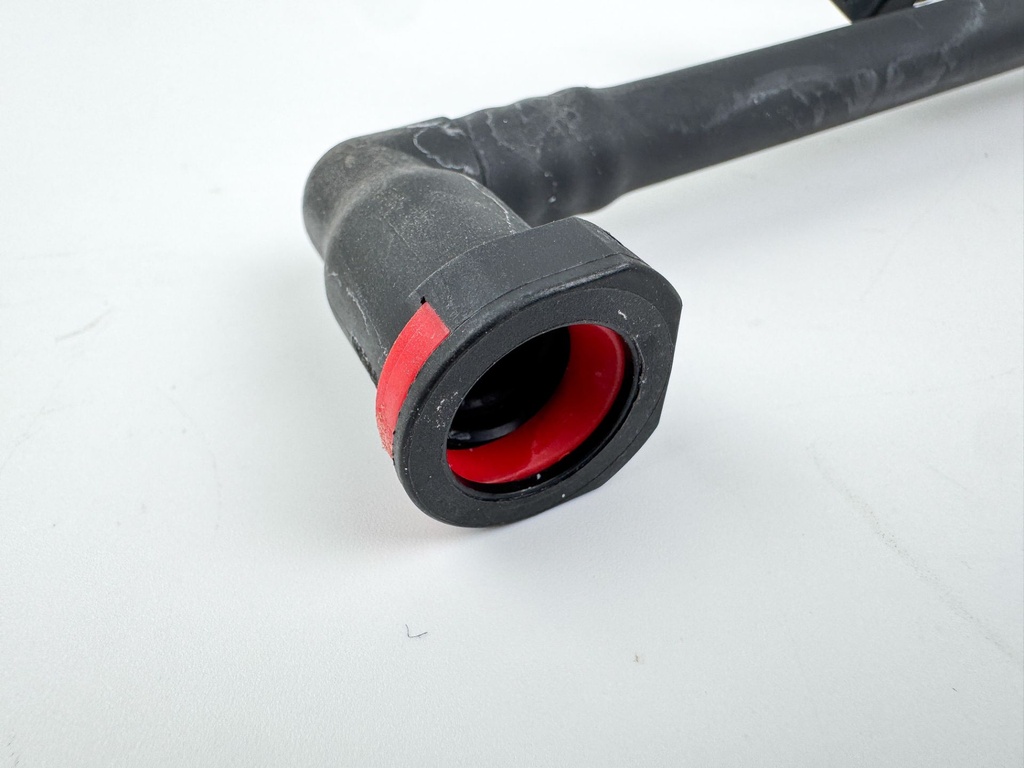 2005 Evinrude 115 HP 2 Stroke Outboard Injector Fuel Lines Manifold 5000204 OEM