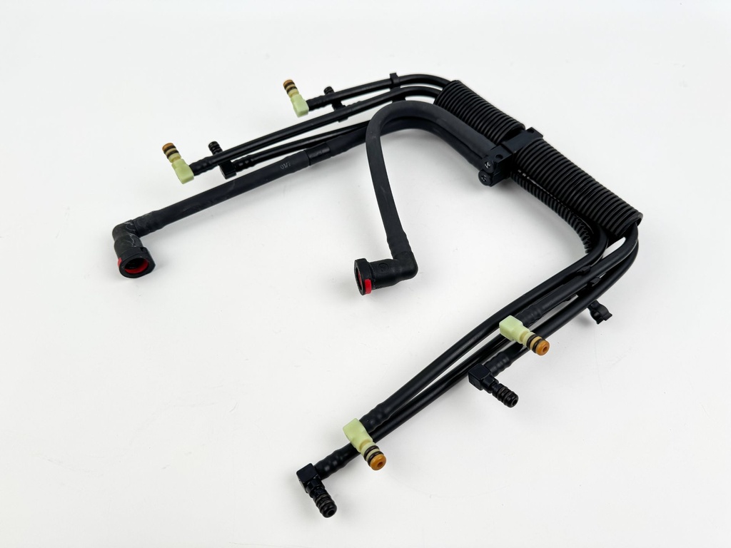 2005 Evinrude 115 HP 2 Stroke Outboard Injector Fuel Lines Manifold 5000204 OEM