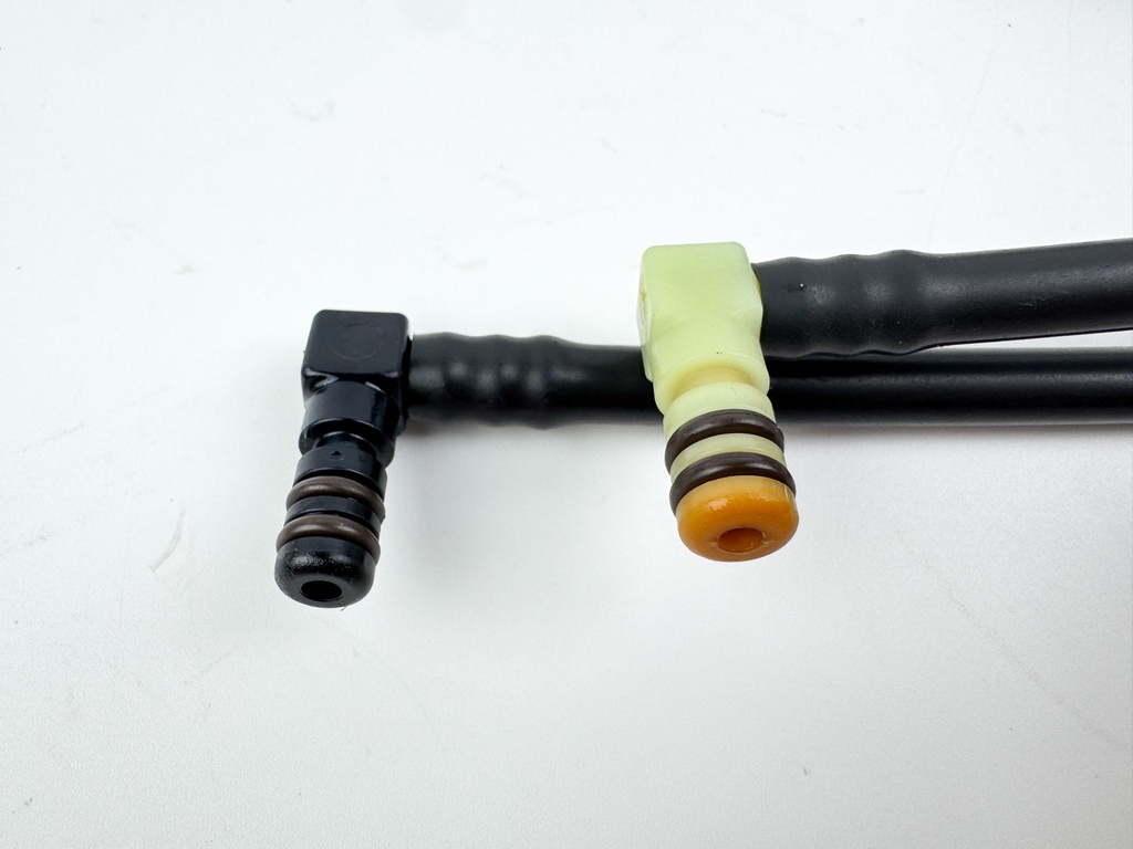 2005 Evinrude 115 HP 2 Stroke Outboard Injector Fuel Lines Manifold 5000204 OEM