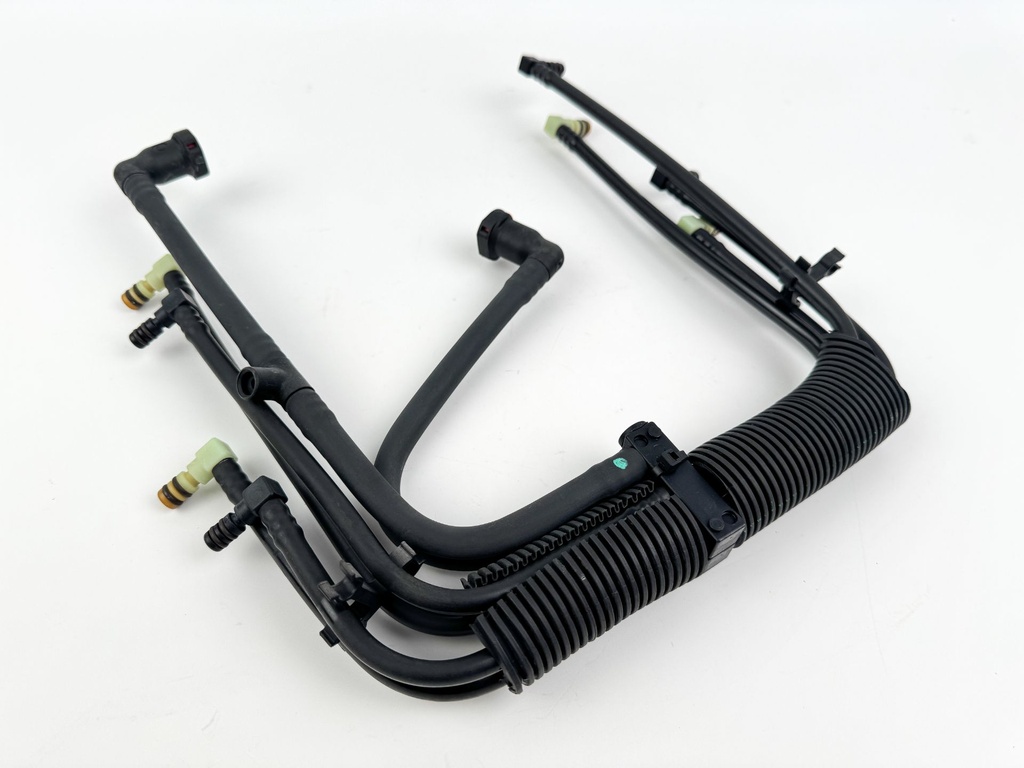 2005 Evinrude 115 HP 2 Stroke Outboard Injector Fuel Lines Manifold 5000204 OEM