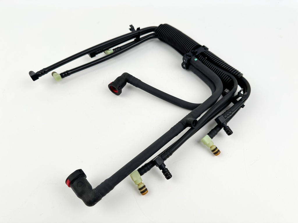 2005 Evinrude 115 HP 2 Stroke Outboard Injector Fuel Lines Manifold 5000204 OEM