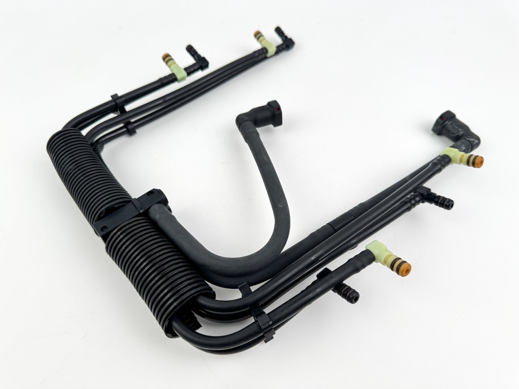 2005 Evinrude 115 HP 2 Stroke Outboard Injector Fuel Lines Manifold 5000204 OEM