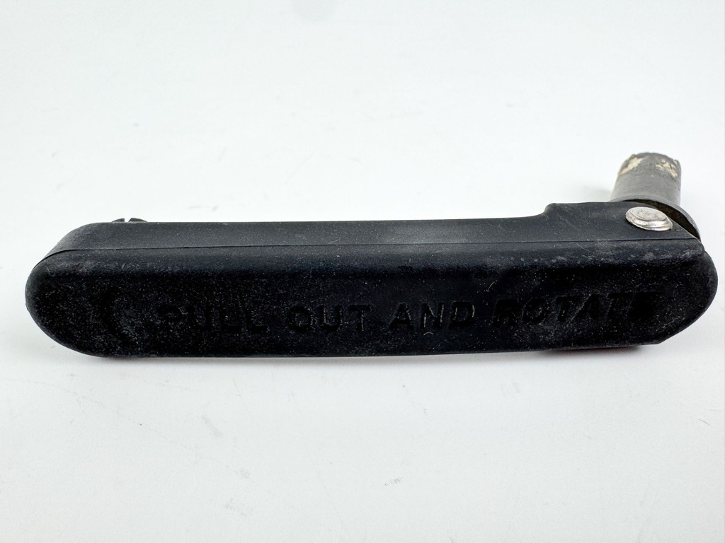 2005 Evinrude 115 HP 2 Stroke Outboard Cowling Latch Set 0435026 OEM