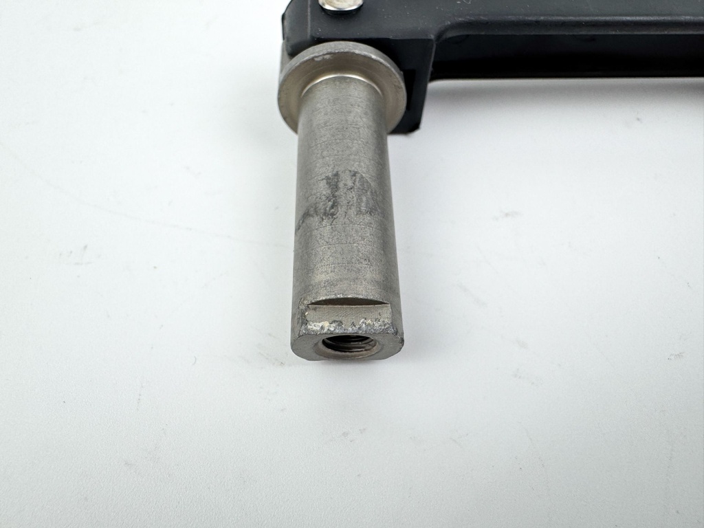 2005 Evinrude 115 HP 2 Stroke Outboard Cowling Latch Set 0435026 OEM