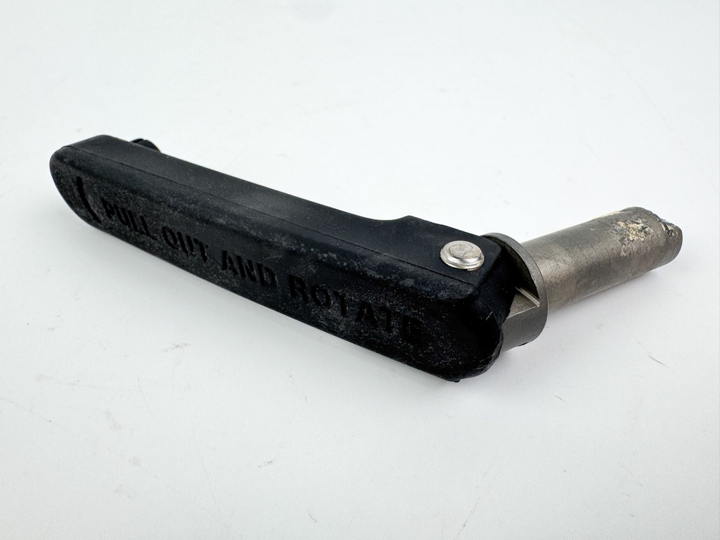 2005 Evinrude 115 HP 2 Stroke Outboard Cowling Latch Set 0435026 OEM