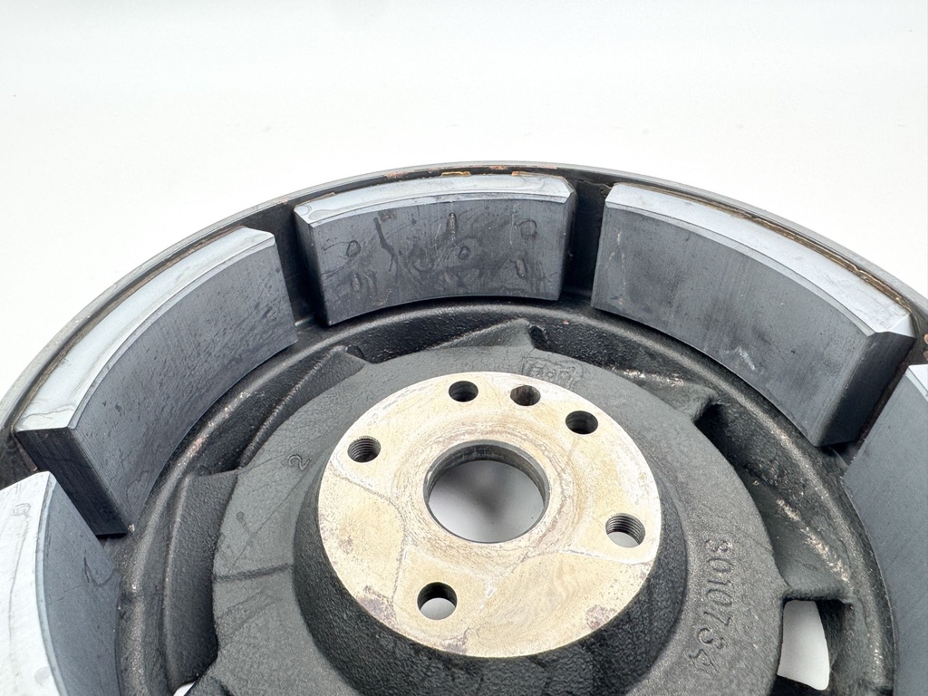 2005 Evinrude 115 HP 2 Stroke Outboard Flywheel 0586526 OEM