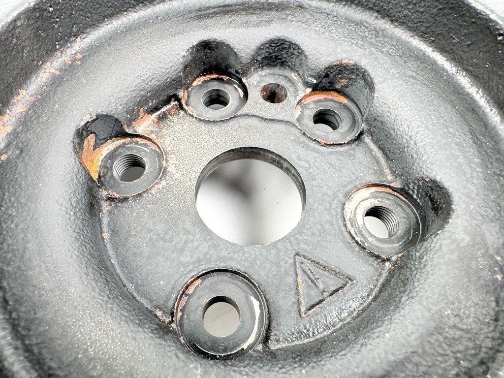 2005 Evinrude 115 HP 2 Stroke Outboard Flywheel 0586526 OEM