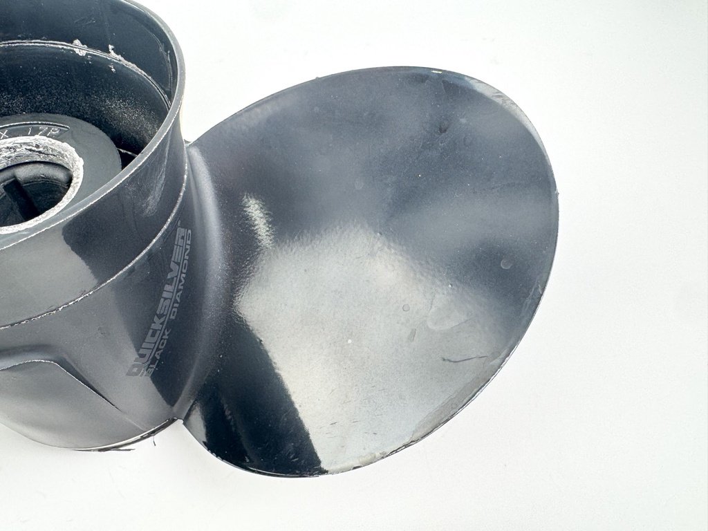 Black Diamond 15" x 17P Quicksilver RH Propeller QA1912X