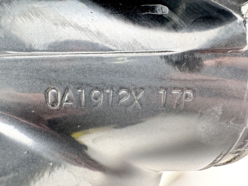 Black Diamond 15" x 17P Quicksilver RH Propeller QA1912X