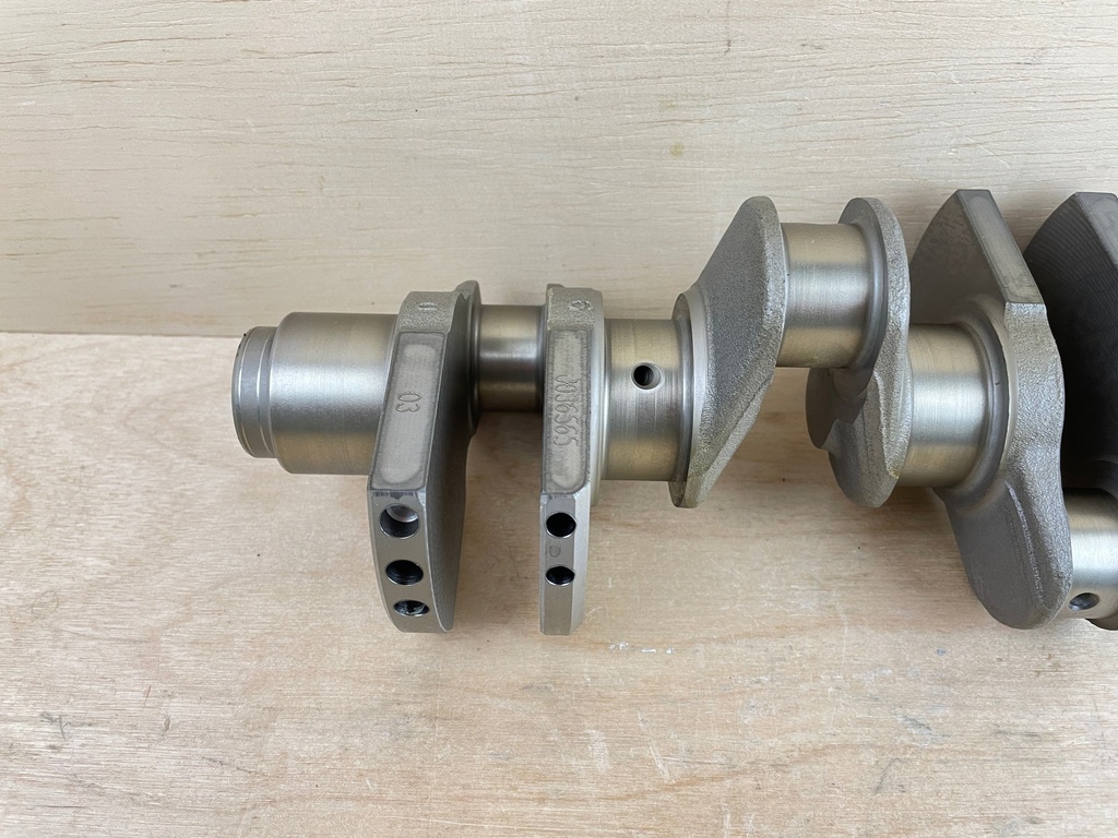 2004 Yamaha 40HP 4 Stroke Outboard Crankshaft Assembly 67C-11411-00-00