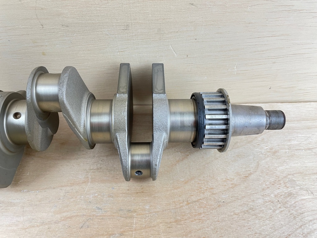 2004 Yamaha 40HP 4 Stroke Outboard Crankshaft Assembly 67C-11411-00-00