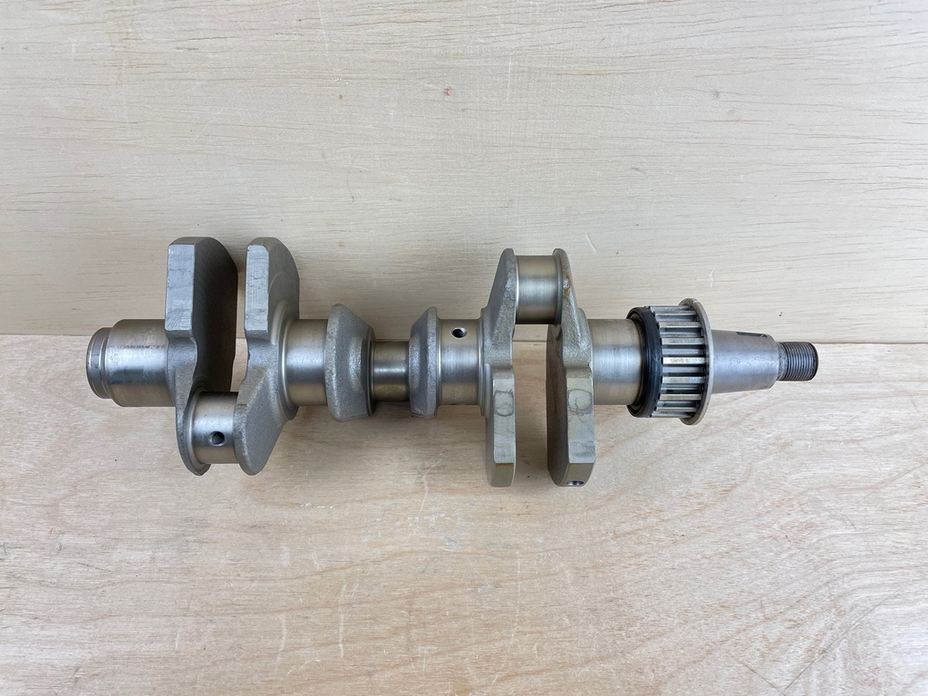 2004 Yamaha 40HP 4 Stroke Outboard Crankshaft Assembly 67C-11411-00-00