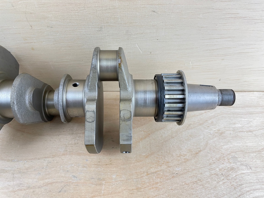 2004 Yamaha 40HP 4 Stroke Outboard Crankshaft Assembly 67C-11411-00-00