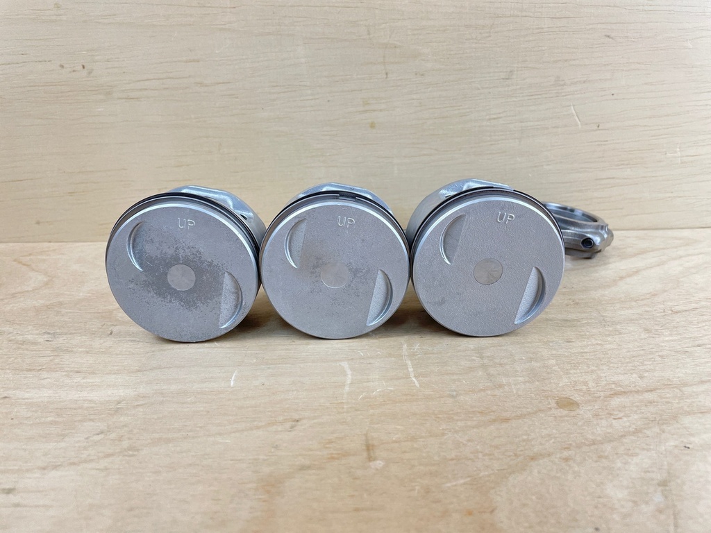 2004 Yamaha 40HP 4 Stroke Outboard Piston & Connecting Rod Set 3 6C5-11650-10-00