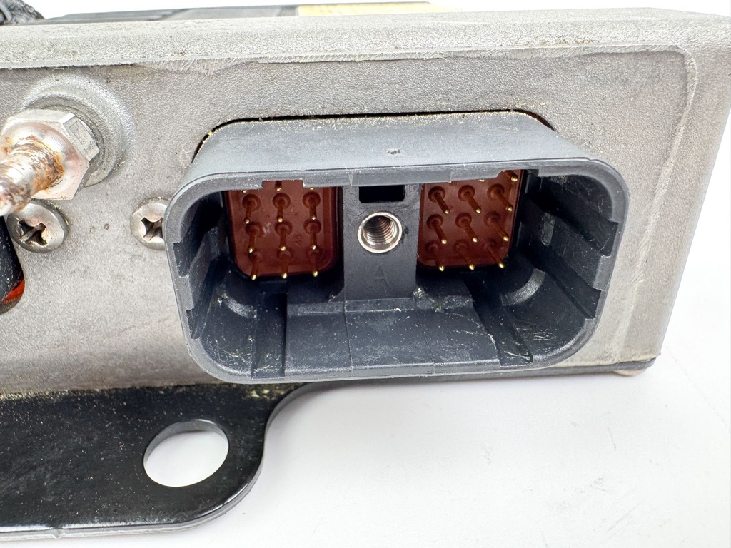 2005 Evinrude 115 HP 2 Stroke Outboard Engine Control Unit ECU EMM 0586724 OEM