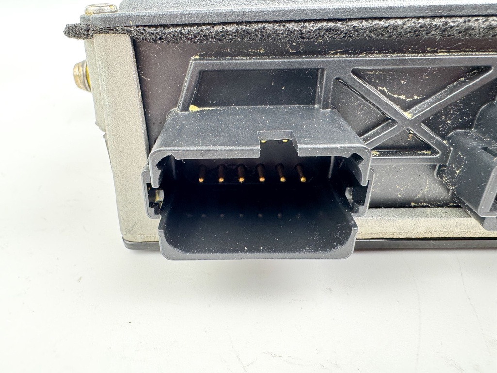 2005 Evinrude 115 HP 2 Stroke Outboard Engine Control Unit ECU EMM 0586724 OEM