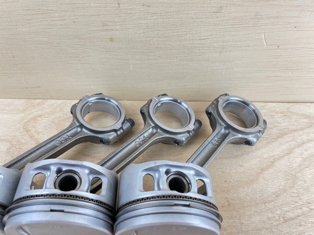 2004 Yamaha 40HP 4 Stroke Outboard Piston & Connecting Rod Set 3 6C5-11650-10-00