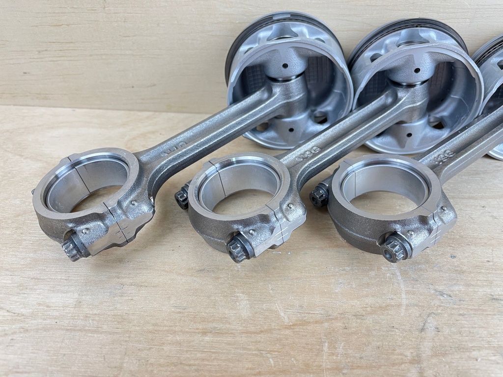 2004 Yamaha 40HP 4 Stroke Outboard Piston & Connecting Rod Set 3 6C5-11650-10-00