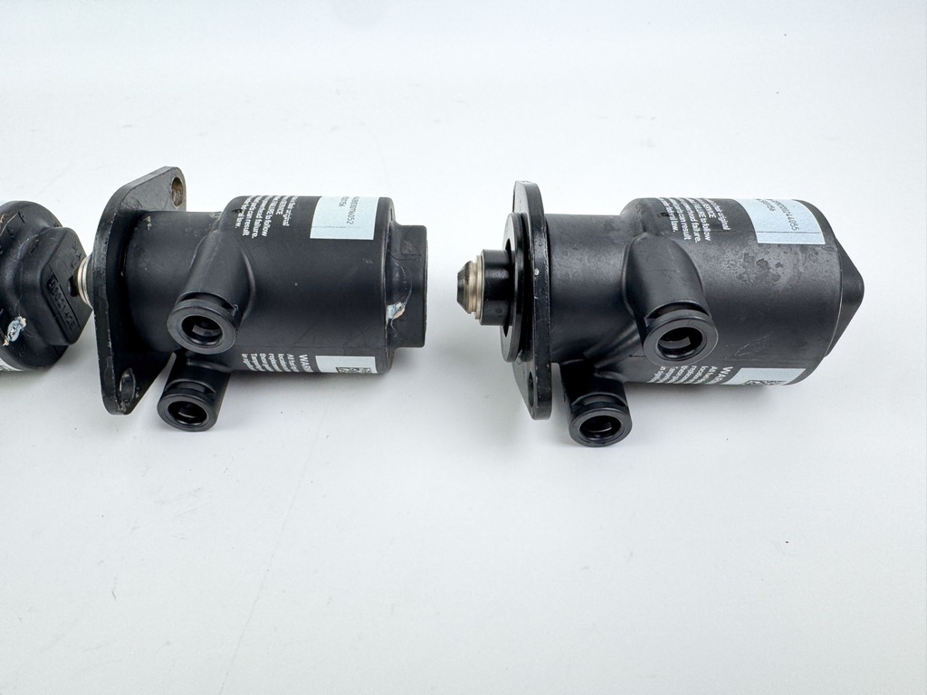 2005 Evinrude 115 HP 2 Stroke Outboard Engine Control Unit ECU EMM 0586724 OEM